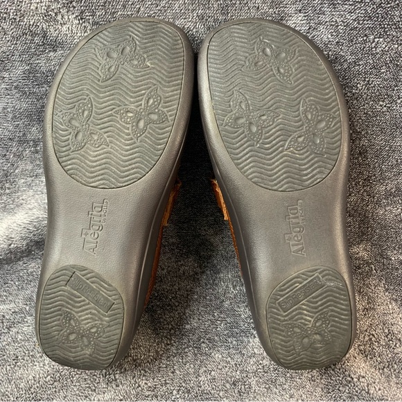 Alegria Joleen Brandy Loafer US 9EU 39 Brown Platform Slip on Leather Tooled - Picture 11 of 12